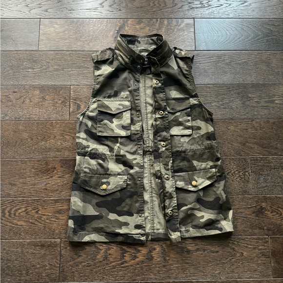 Love Tree Jackets & Blazers - Camo vest